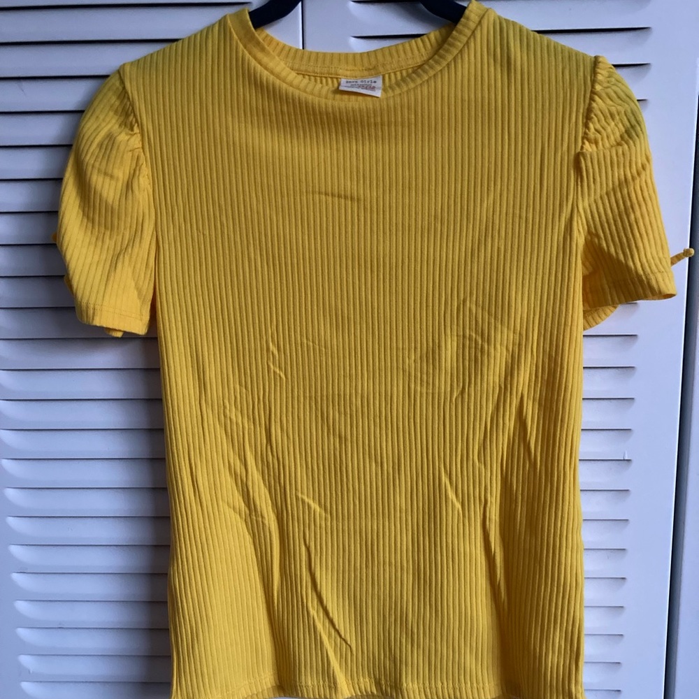 Zara girls yellow short sleeve shirts with bows. Size 11/12 girls
